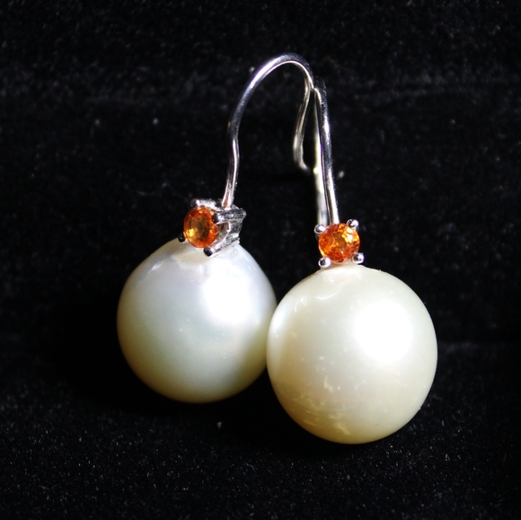 18k Pearl and Sapphire Drop Earrings - Picture 4 of 14